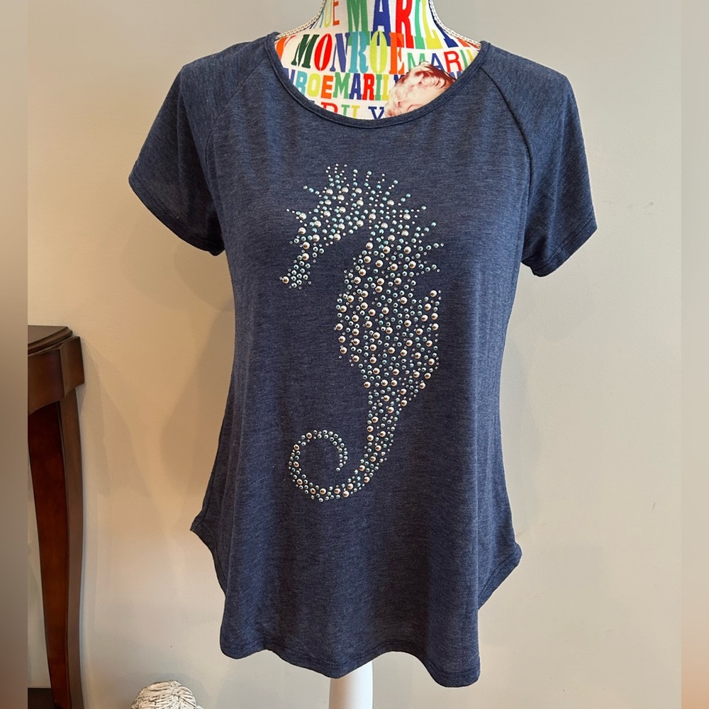 SJS beaded seahorse tshirt in excellent condition. Size medium petite.